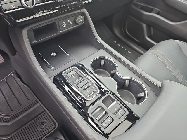 Used 2025 Honda Pilot Touring image 29