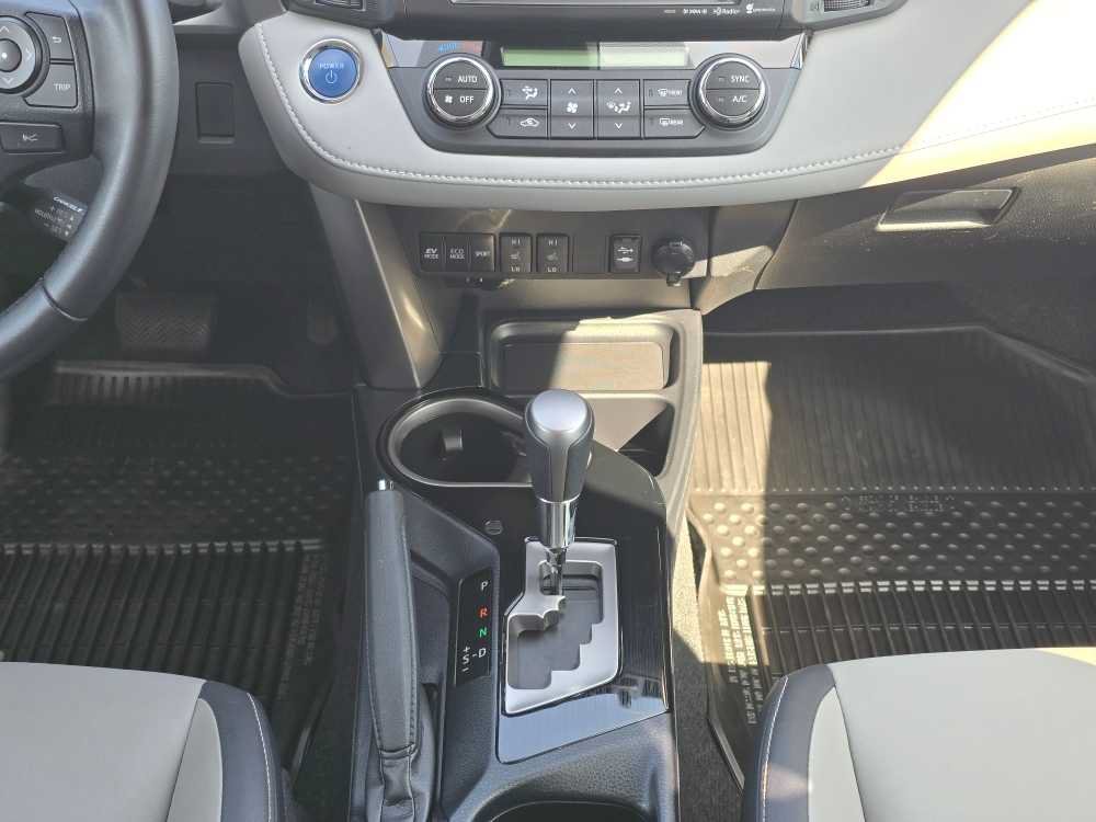 Used 2018 Toyota RAV4 Limited AWD/4WD image 11