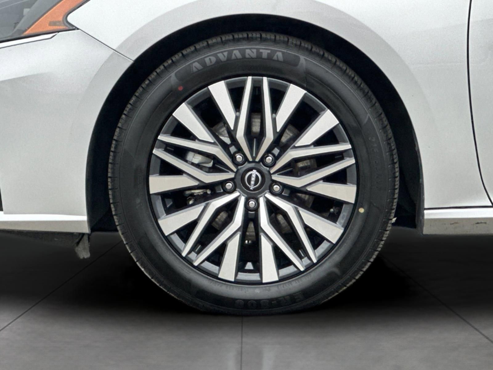 Used 2024 Nissan Altima 2.5 SV image 23