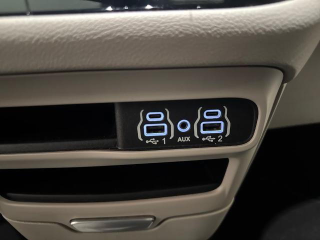 Used 2023 Chrysler Pacifica Touring-L FWD image 28