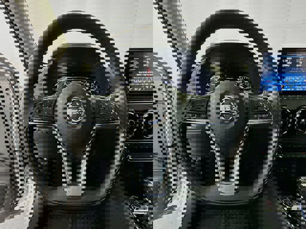 Used 2025 Nissan Sentra SV image 18