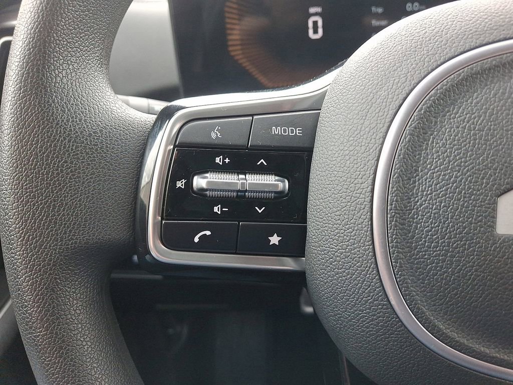 Used 2025 Kia Sorento LX FWD image 22