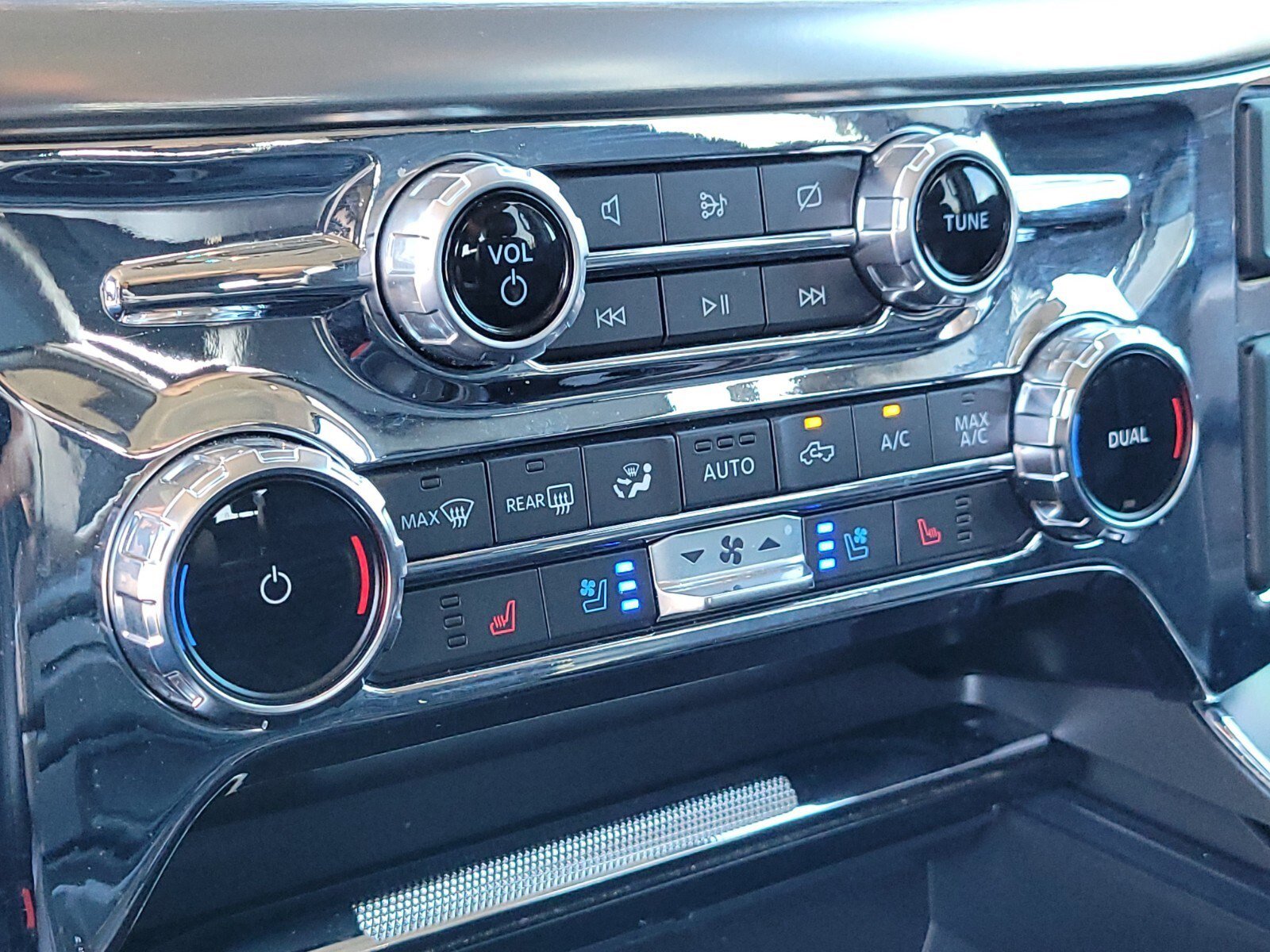 Certified 2022 Ford F150 Lariat w/ FX4 Off-Road Package image 22