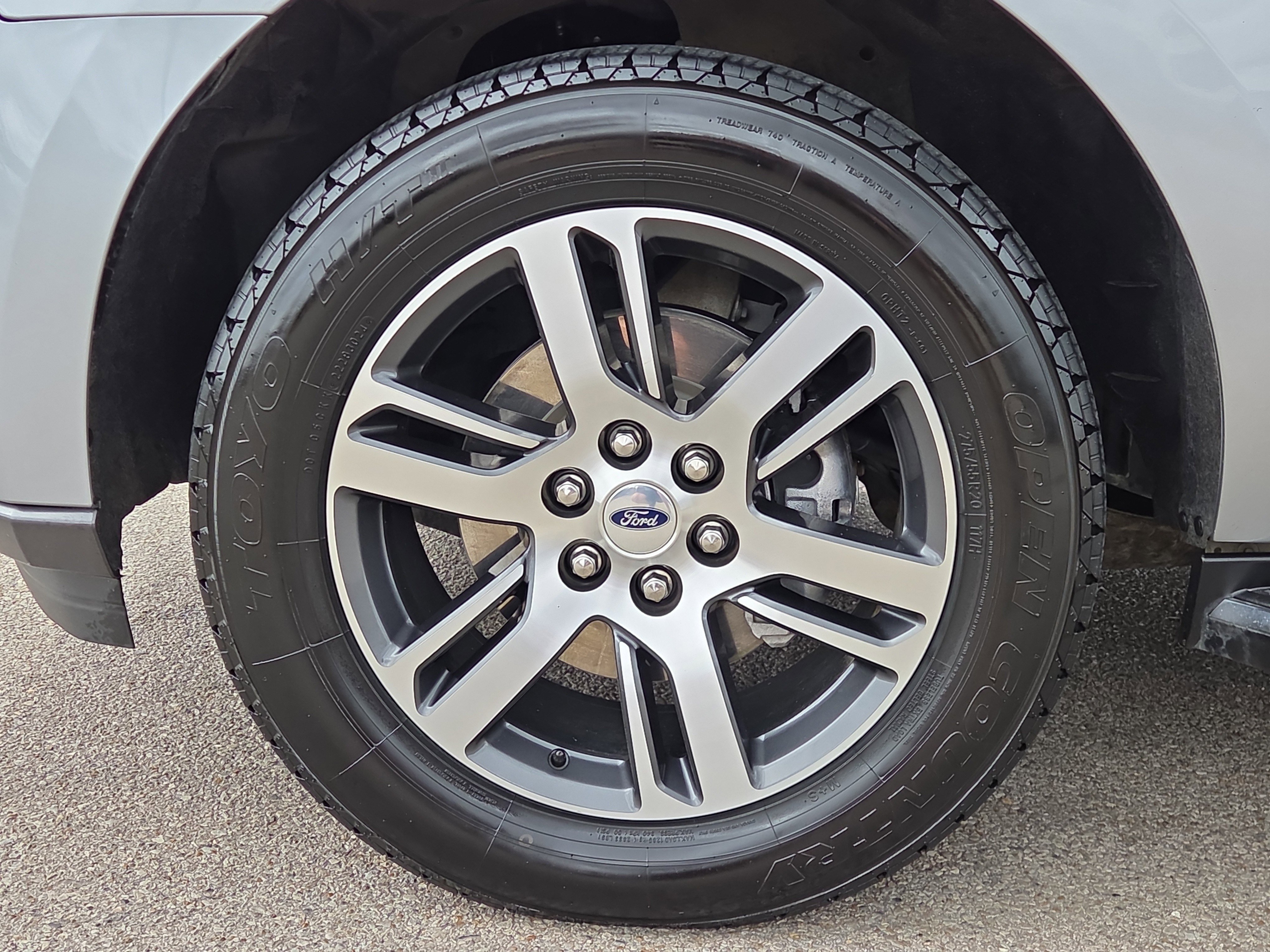 Certified 2023 Ford Expedition XLT image 9