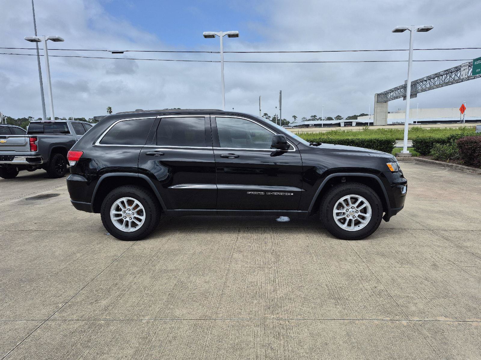Used 2019 Jeep Grand Cherokee Laredo AWD/4WD image 13