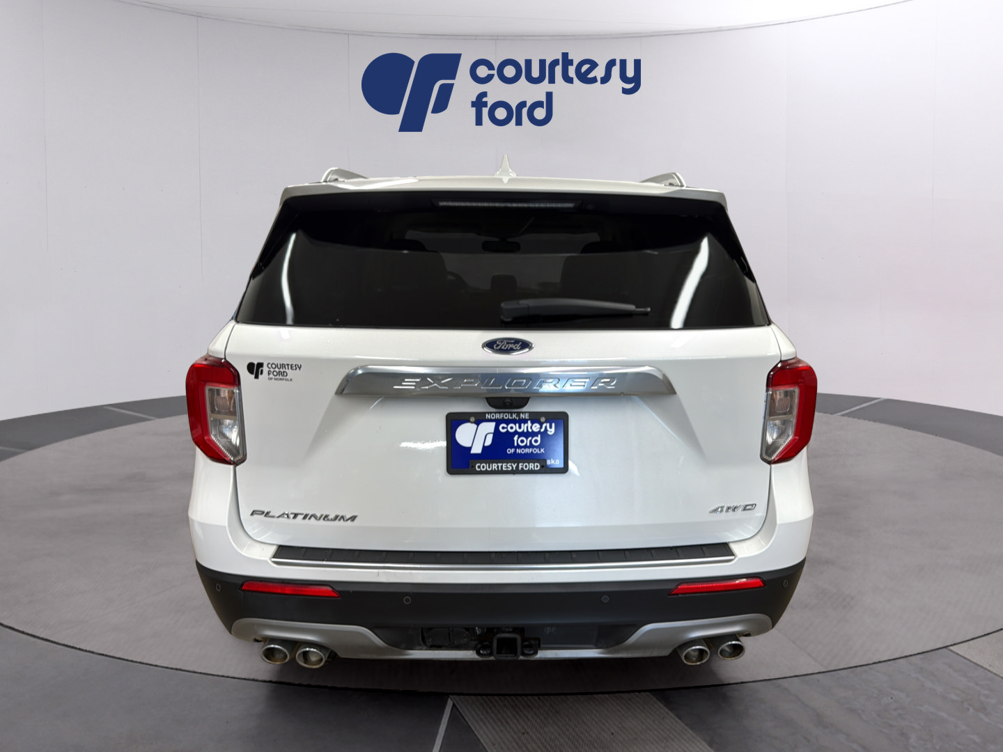 Certified 2023 Ford Explorer Platinum w/ Technology Package AWD/4WD image 6