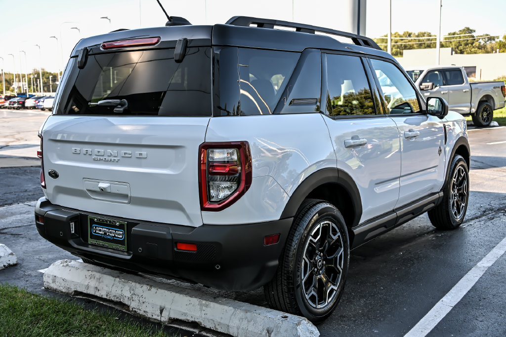 Certified 2025 Ford Bronco Sport Outer Banks w/ Outer Banks Tech Package+ AWD/4WD image 8