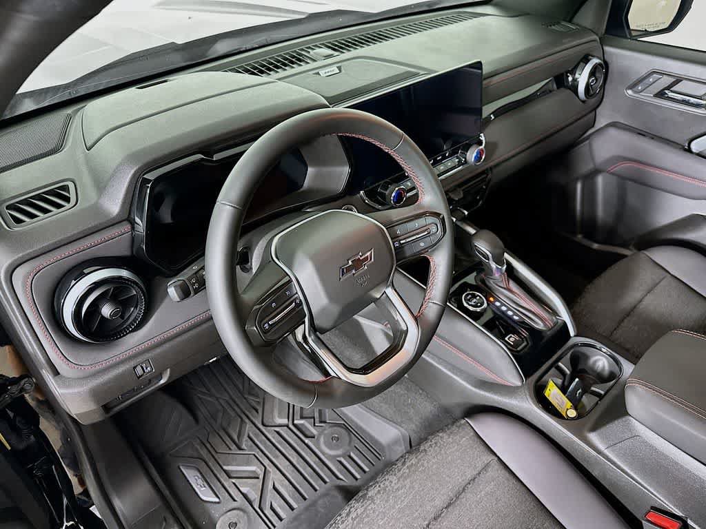 Used 2024 Chevrolet Colorado Z71 AWD/4WD image 2