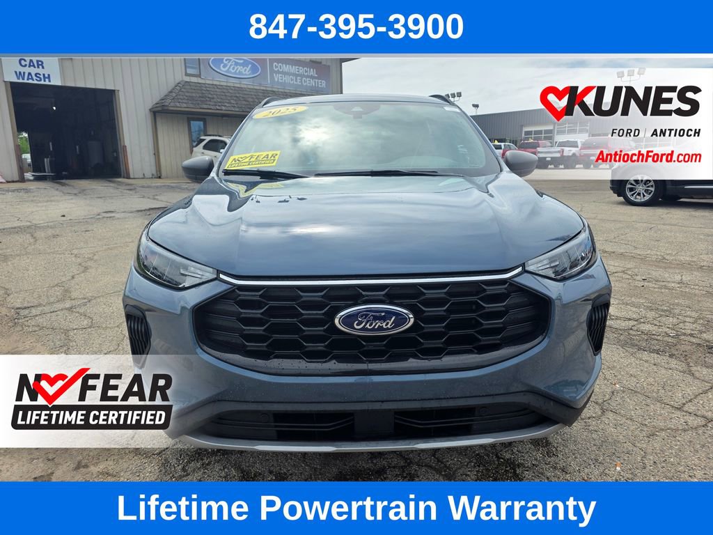 Certified 2025 Ford Escape ST-Line AWD/4WD image 2