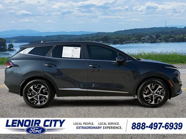 Used 2024 Kia Sportage EX FWD image 2