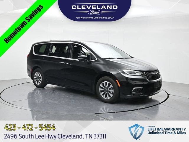 Used 2025 Chrysler Pacifica Select FWD image 1