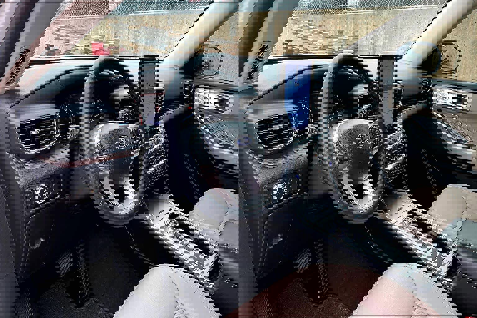 Certified 2023 Ford Explorer Limited w/ Limited Technology Package image 19