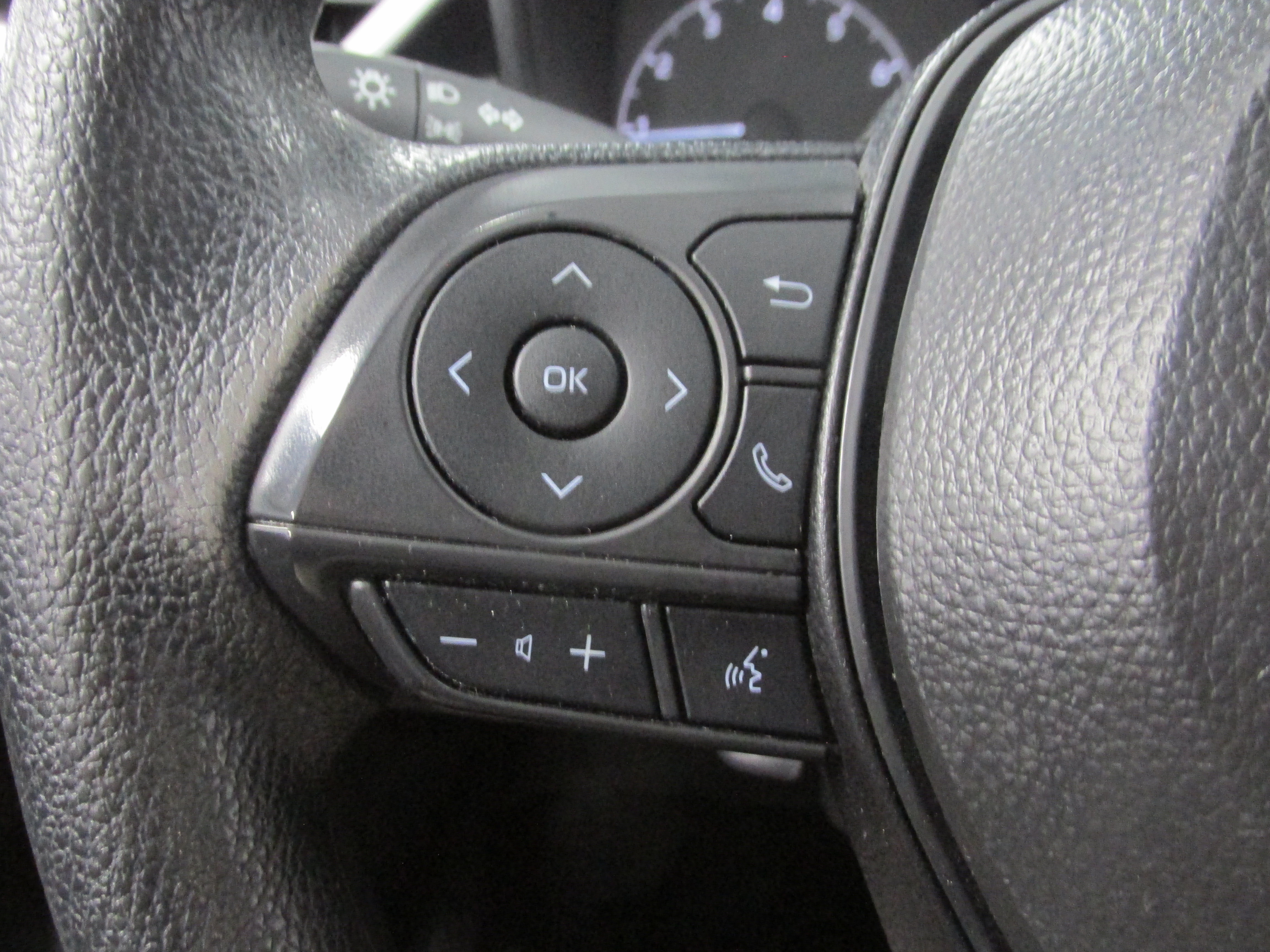Used 2025 Toyota Corolla LE FWD image 32