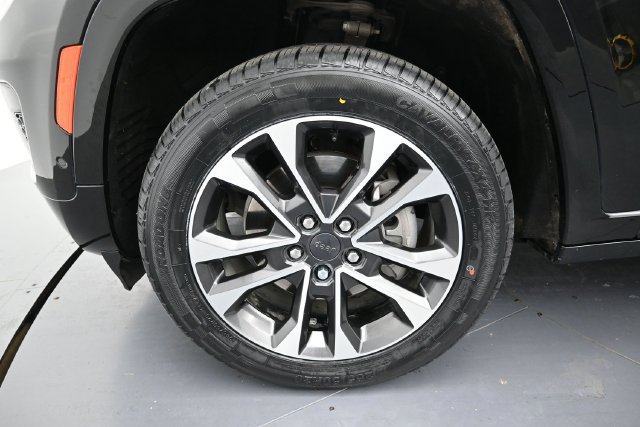 Used 2021 Jeep Grand Cherokee L Overland w/ Luxury Tech Group IV AWD/4WD image 9