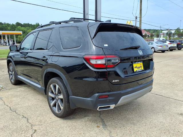 Used 2025 Honda Pilot Touring image 3
