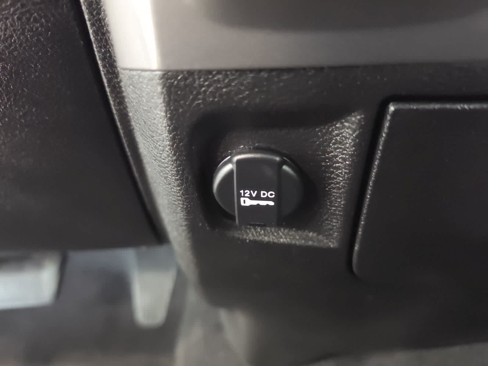 Used 2022 RAM 1500 Classic SLT AWD/4WD image 20