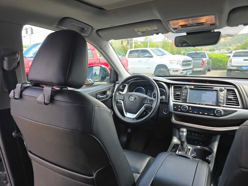 Used 2019 Toyota Highlander XLE AWD/4WD image 10