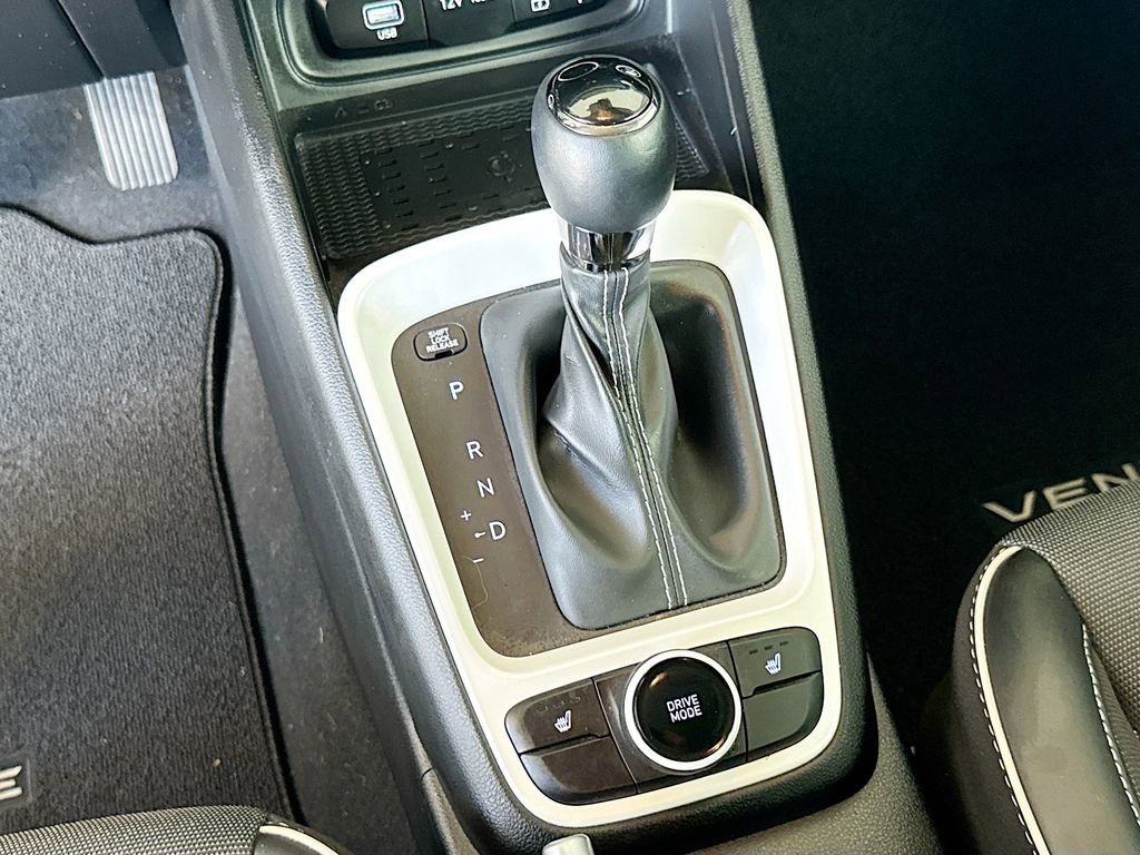 Used 2024 Hyundai Venue Limited FWD image 17