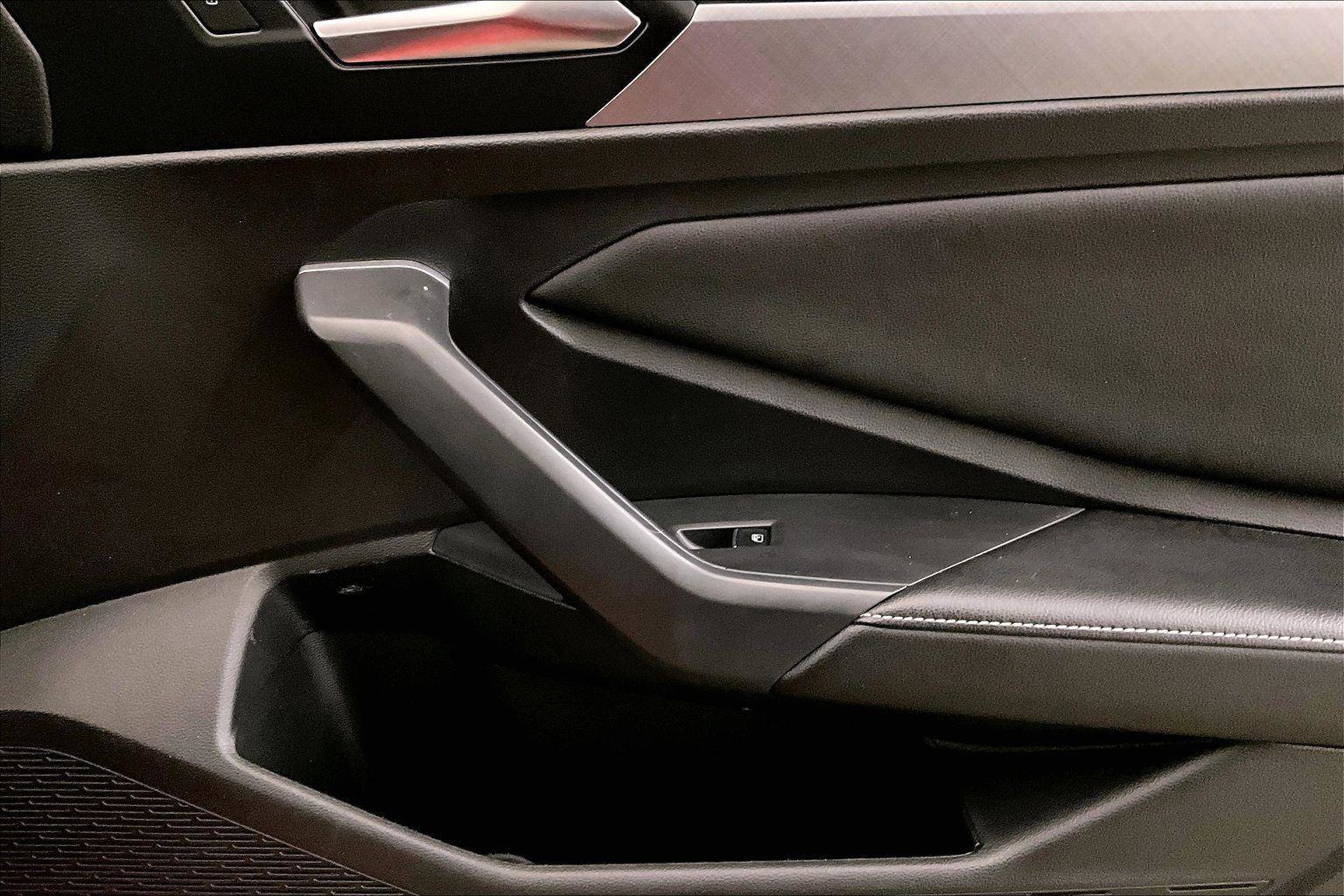 Used 2022 Volkswagen Jetta SE image 23