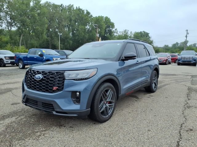 Certified 2025 Ford Explorer ST AWD/4WD image 3