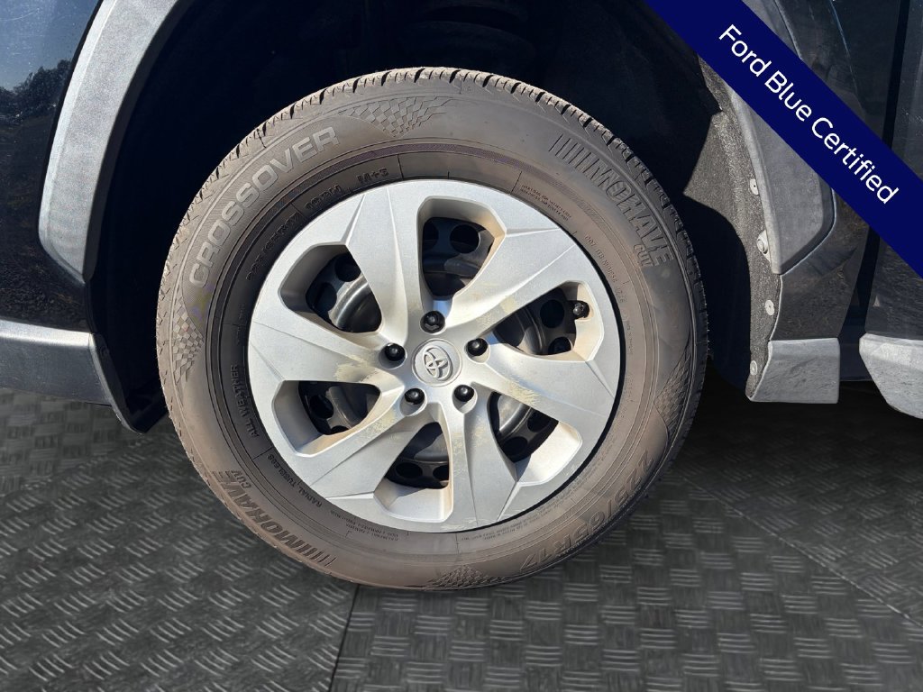 Used 2021 Toyota RAV4 LE FWD image 17