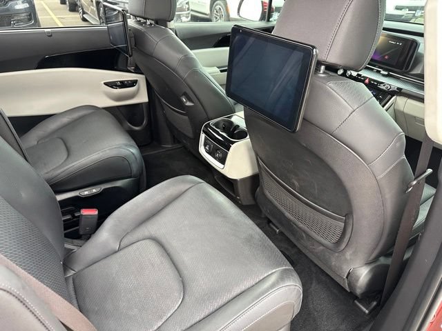 Used 2023 Kia Carnival SX Prestige FWD image 10