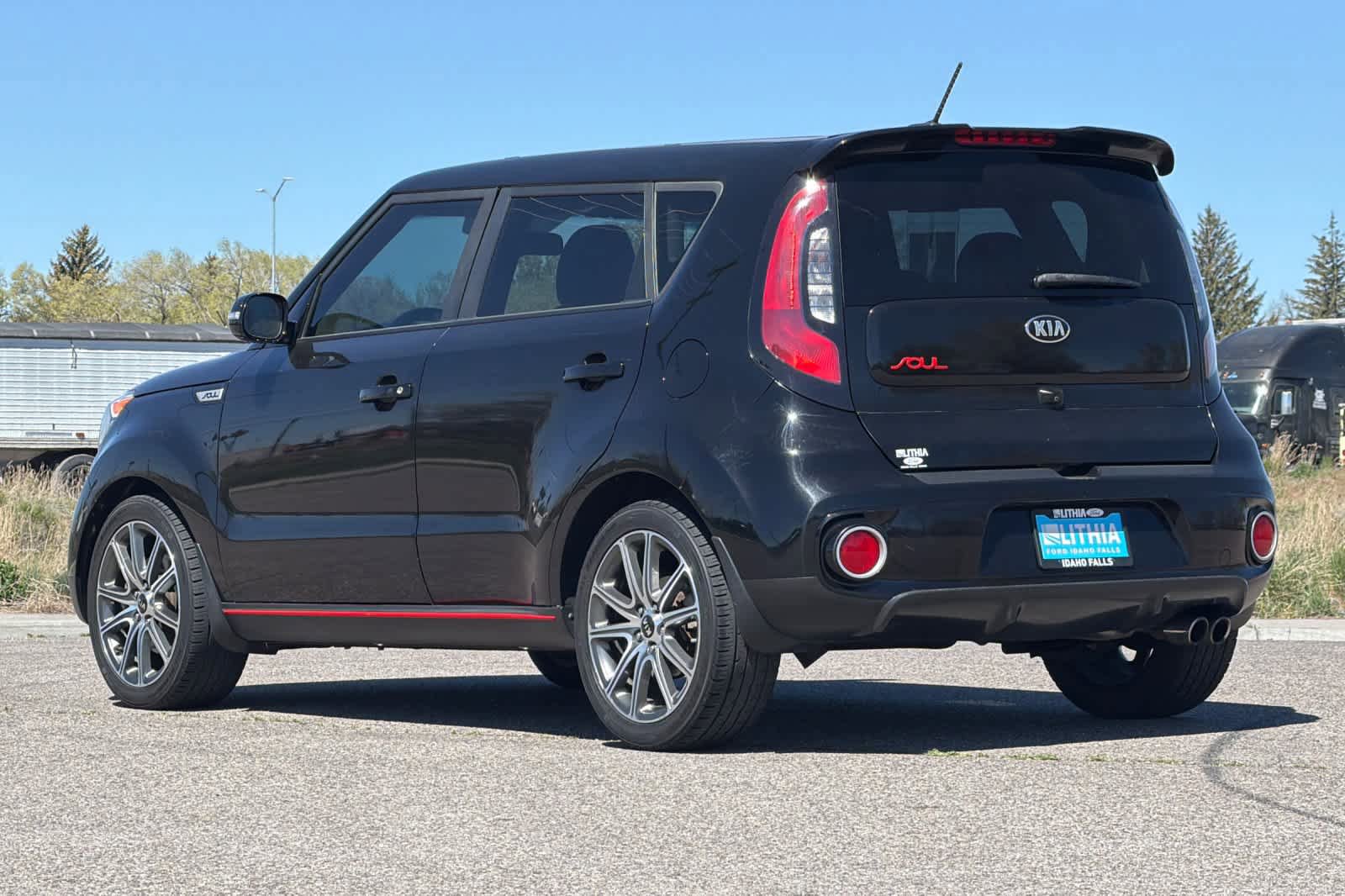 Used 2018 Kia Soul ! FWD image 6