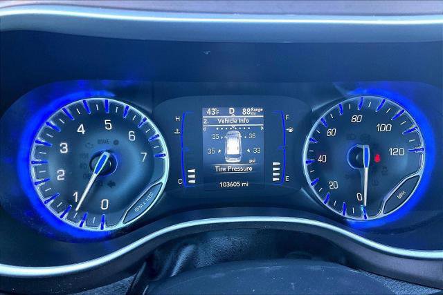 Used 2022 Chrysler Voyager LX image 22