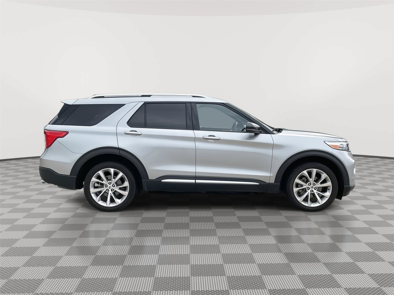 Certified 2022 Ford Explorer Platinum w/ Equipment Group 601A AWD/4WD image 6