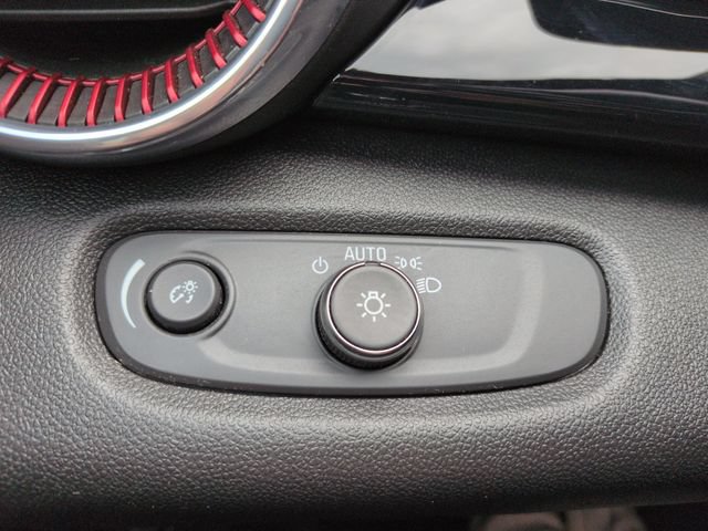 Used 2025 Chevrolet Trax RS w/ Driver Confidence Package FWD image 29