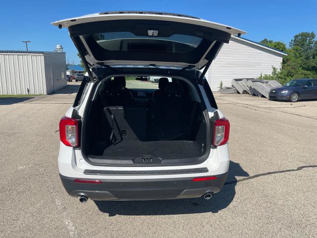 Certified 2024 Ford Explorer XLT w/ Equipment Group 202A AWD/4WD image 17