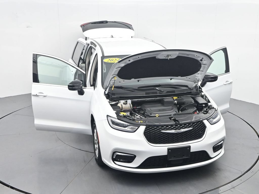 Used 2024 Chrysler Pacifica Touring-L FWD image 39