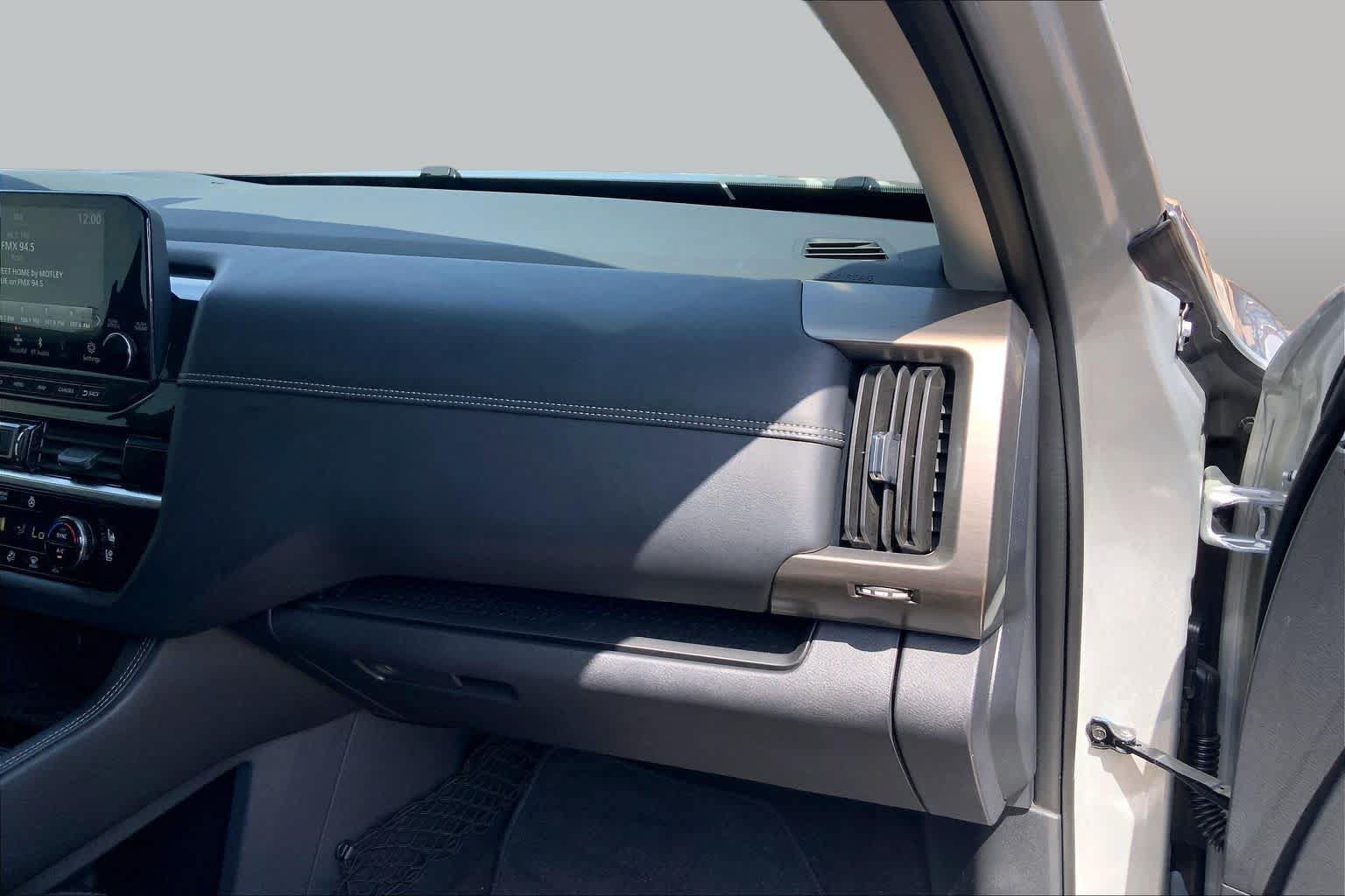 Used 2024 Nissan Pathfinder Platinum FWD image 19