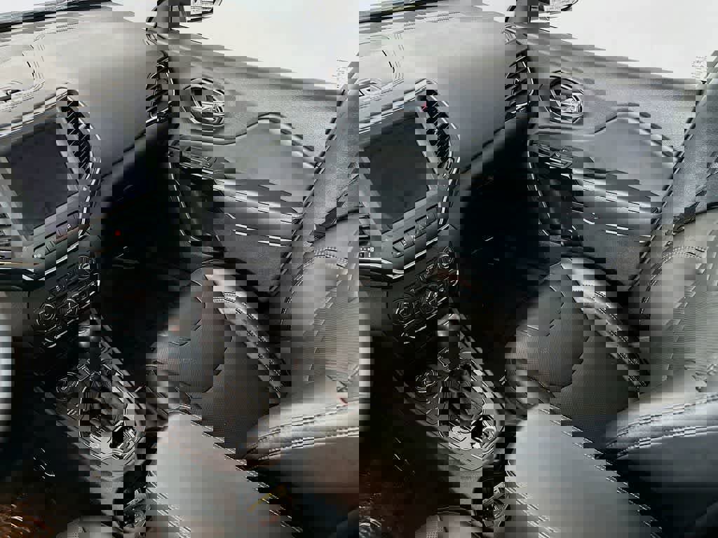 Used 2023 Jeep Cherokee Altitude Lux image 14