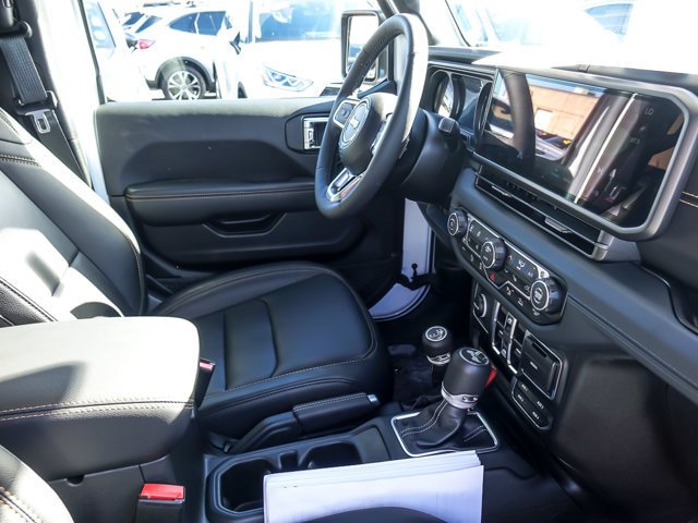 Used 2026 Jeep Wrangler Unlimited Sahara AWD/4WD image 26
