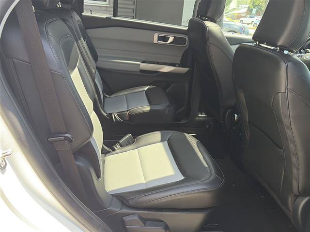 Certified 2022 Ford Explorer XLT w/ Equipment Group 202A AWD/4WD image 17