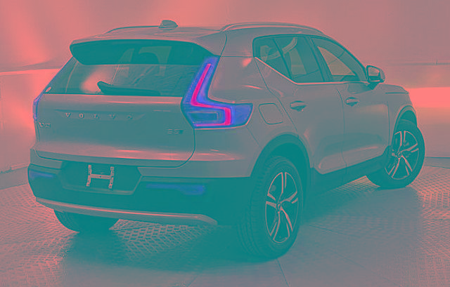 Used 2024 Volvo XC40 B5 Core AWD/4WD image 3