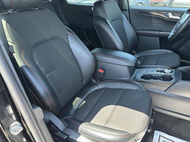 Certified 2025 Ford Escape ST-Line AWD/4WD image 16