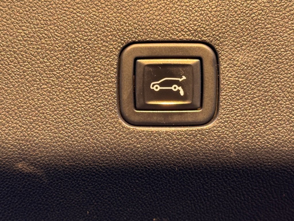 Used 2022 Chevrolet Tahoe High Country image 14