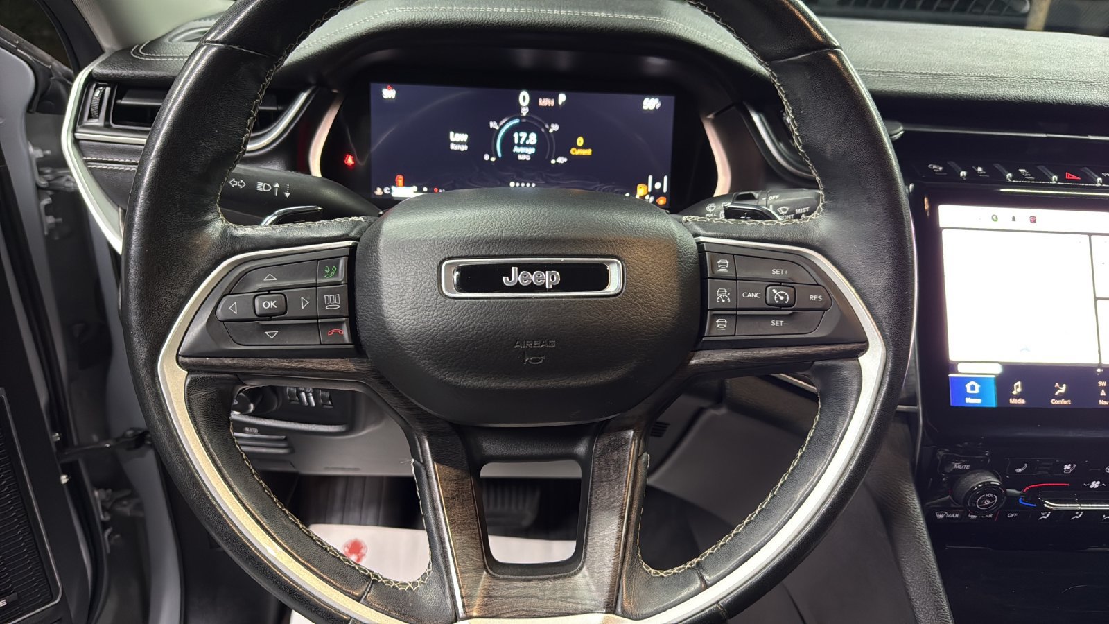 Used 2021 Jeep Grand Cherokee L Limited w/ Luxury Tech Group II AWD/4WD image 14