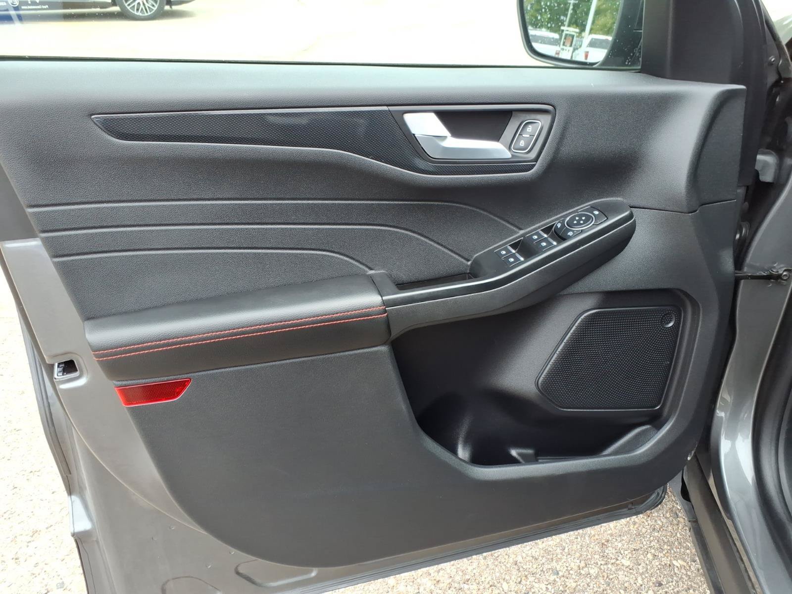 Certified 2025 Ford Escape ST-Line FWD image 16