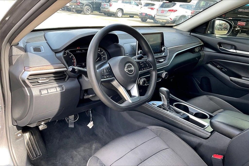 Used 2023 Nissan Altima 2.5 SV image 14