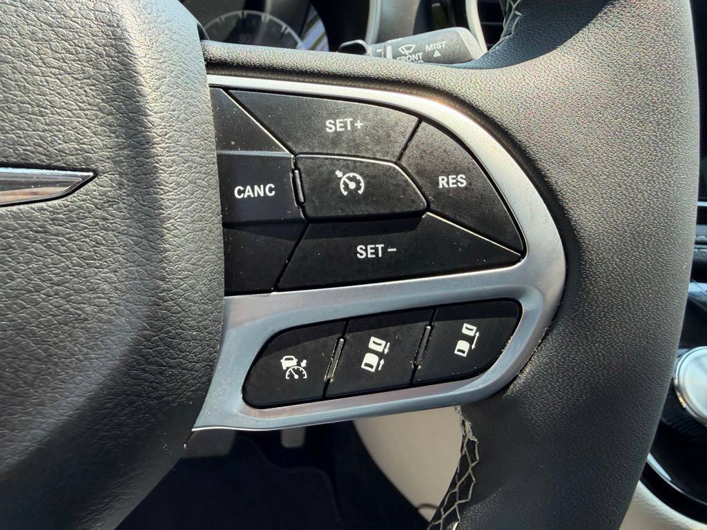 Used 2024 Chrysler Pacifica Touring-L FWD image 12