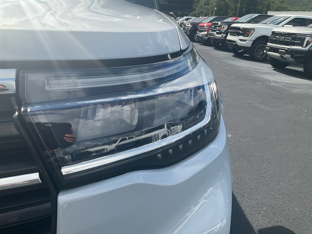 Certified 2025 Ford Explorer Active w/ Active Comfort Package AWD/4WD image 9