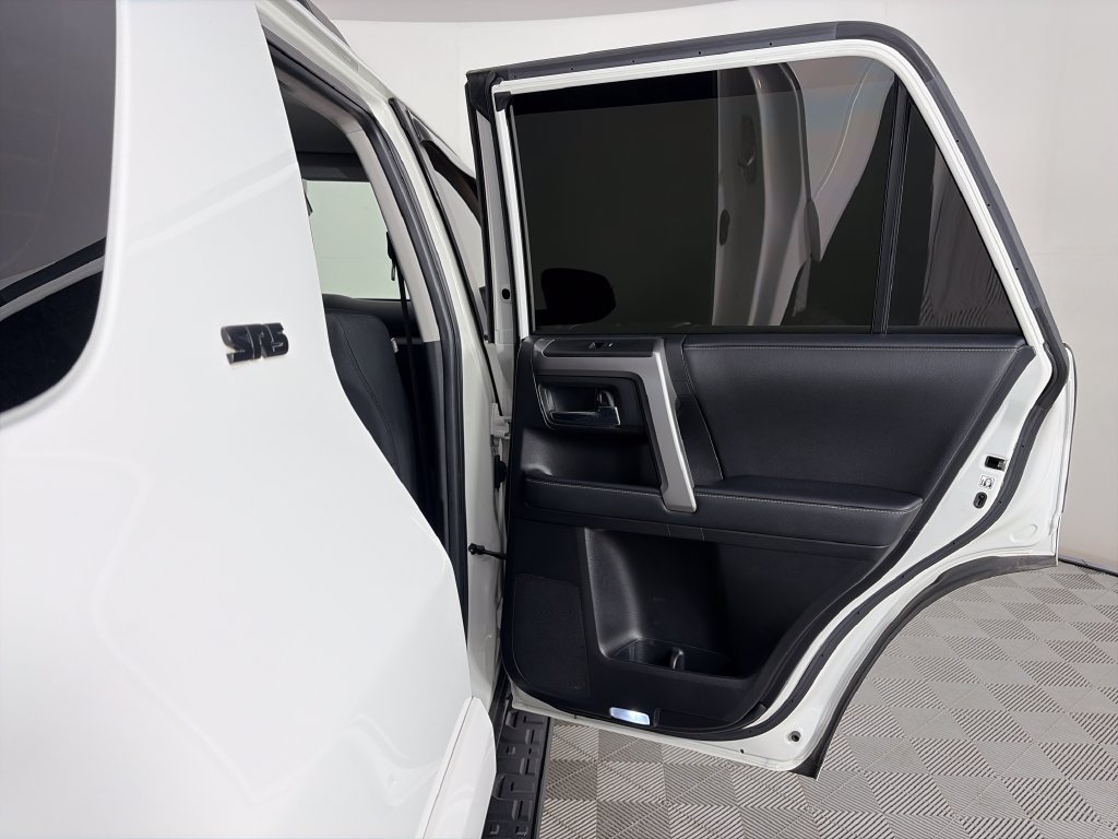 Used 2020 Toyota 4Runner 4WD image 27