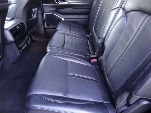 Used 2024 Jeep Wagoneer L Series II w/ Flexible Seating Group AWD/4WD image 8