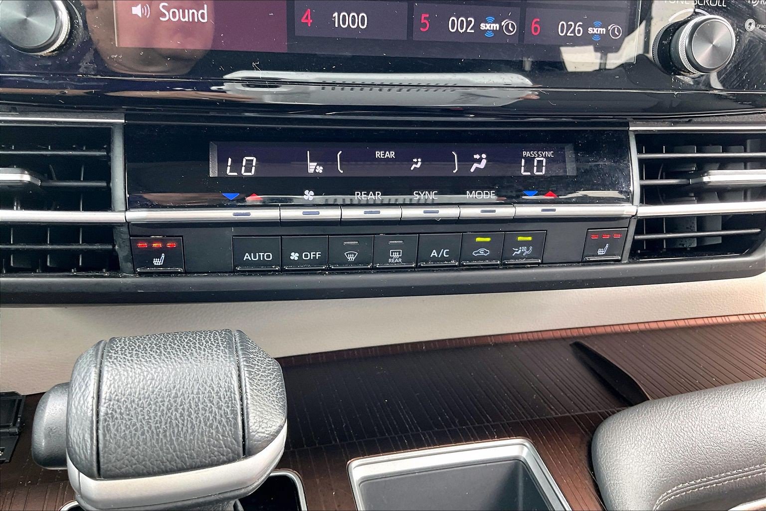 Used 2021 Toyota Sienna XLE FWD image 31