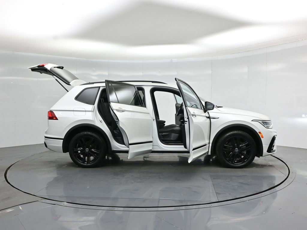 Used 2022 Volkswagen Tiguan SE R-Line image 34