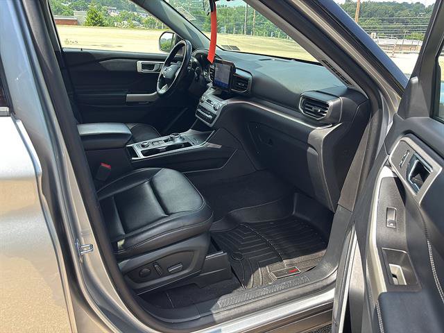 Certified 2020 Ford Explorer XLT w/ Equipment Group 202A AWD/4WD image 20