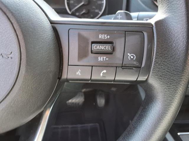 Used 2023 Nissan Rogue S image 11
